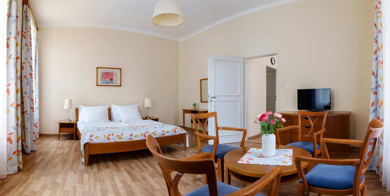 Hotel Orion Прага Экстерьер фото