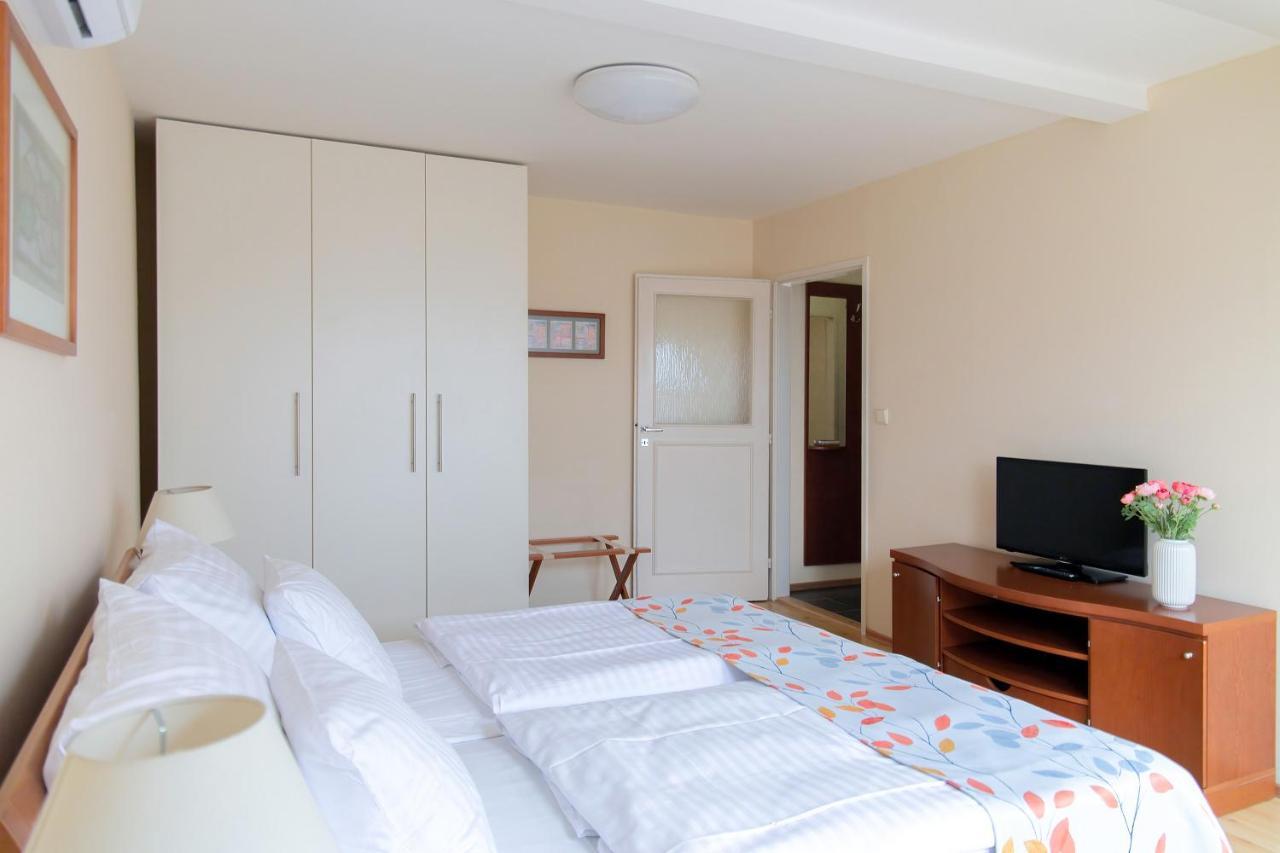 Hotel Orion Прага Экстерьер фото