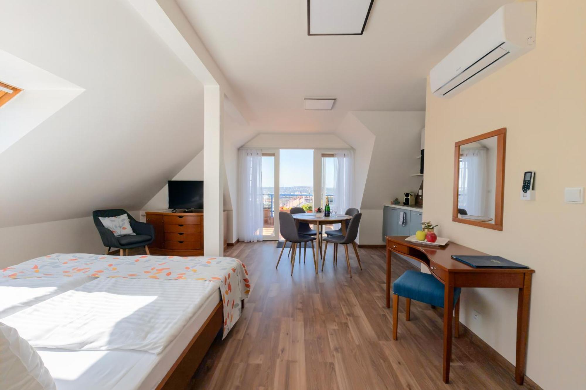 Hotel Orion Прага Экстерьер фото